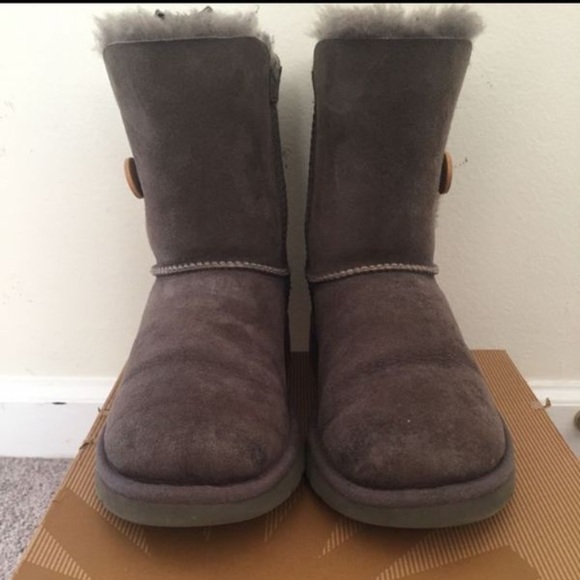 Grey bailey button UGGS - Picture 2 of 3